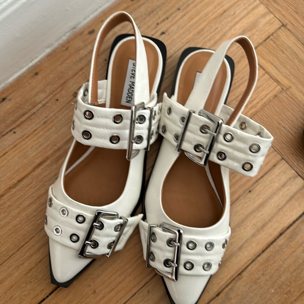 Steve madden buckle shoe